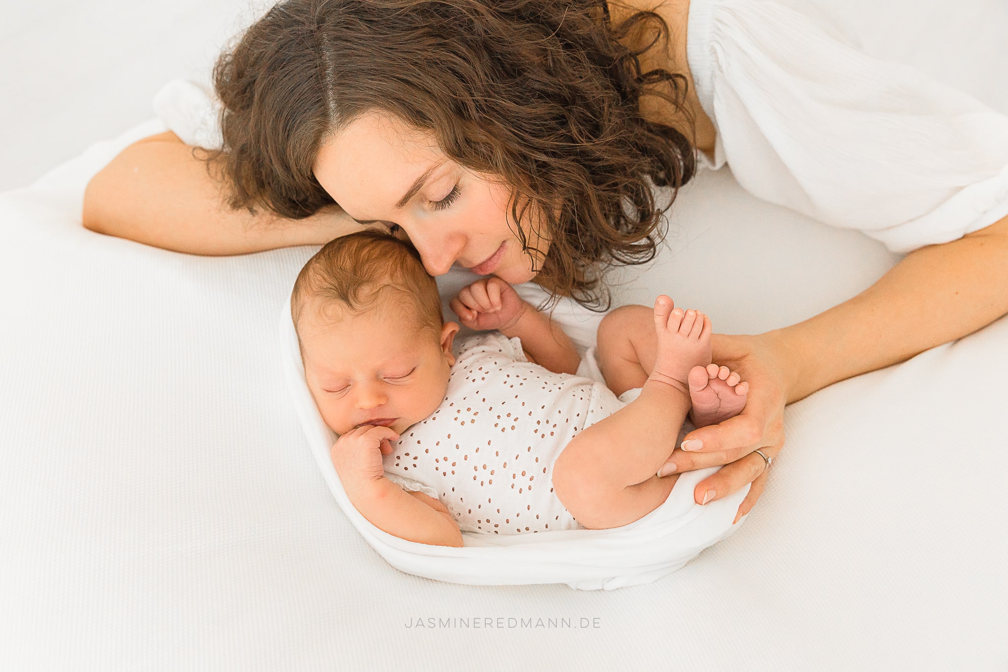 Jasmine Redmann - Fotoatelier Flensburg - Emotionale Neugeborenenfotografie Schleswig Holstein