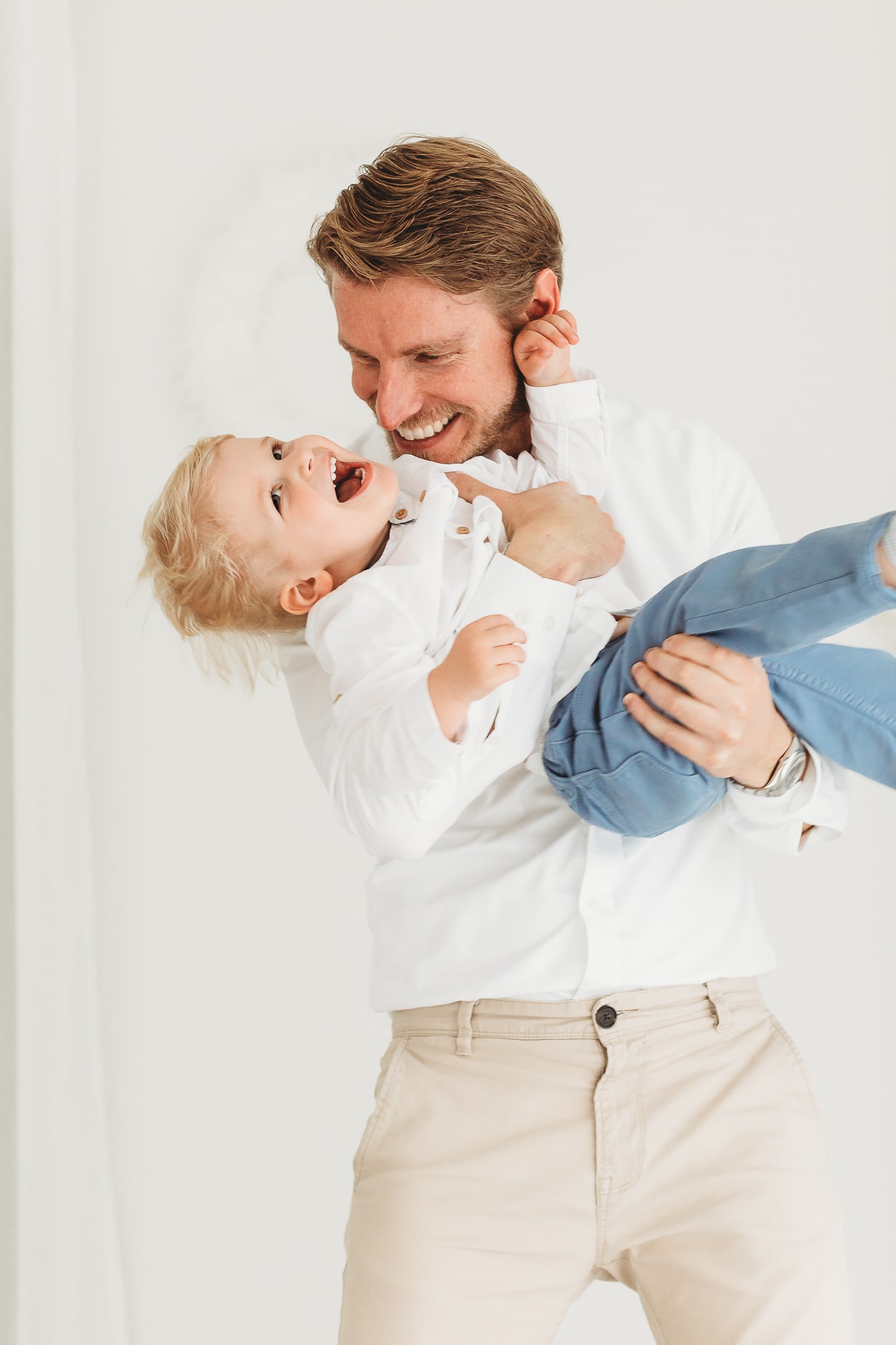 Familienfotoshooting Schleswig-Holstein - Familienfotografie Jasmine Redmann - Tageslichtatelier in Harrislee bei Flensburg - Familienfotografin Schleswig-Holstein, Husum, Föhr, Sylt